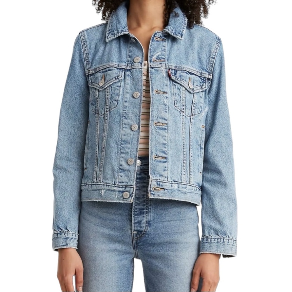 LEVI’S Original Trucker Jean Denim Jacket in Light Wash with Light Distressing